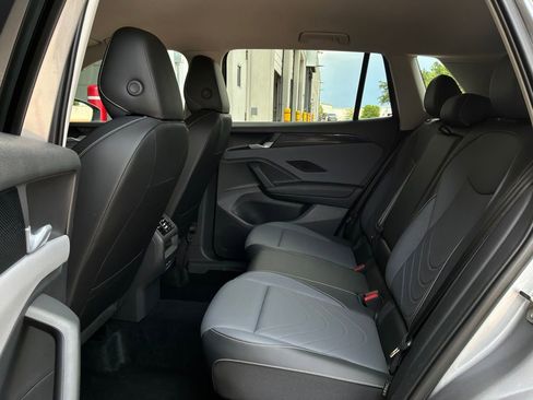 Used 2026 Volkswagen Tiguan SE FWD image 12