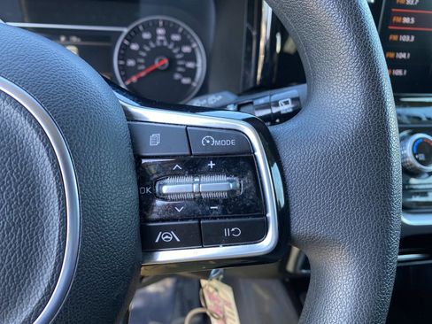Used 2023 Kia Sorento LX image 15