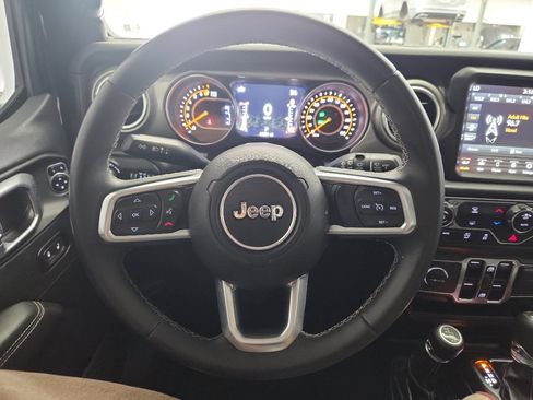 Used 2019 Jeep Wrangler Unlimited Sahara image 11