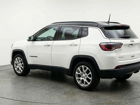 Used 2025 Jeep Compass Limited image 6