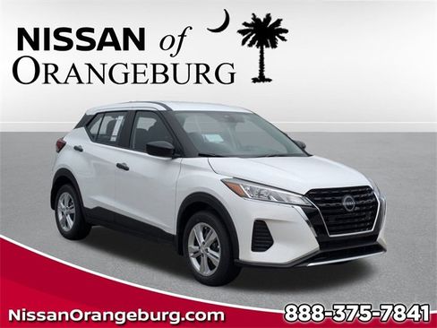 New 2025 Nissan Kicks Play S image 1