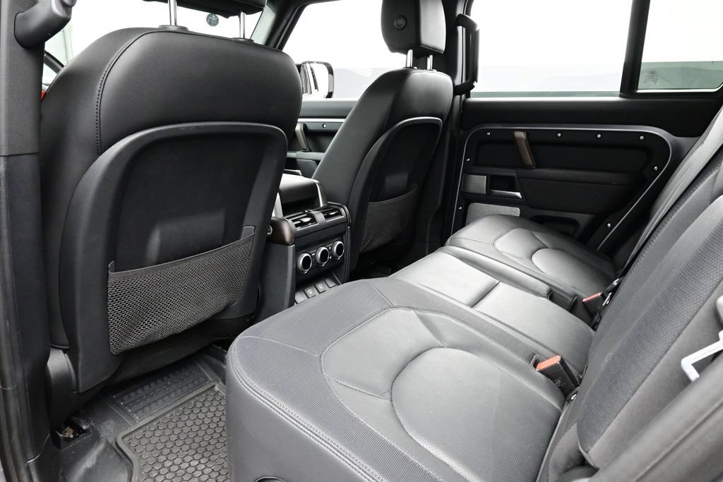 Used 2024 Land Rover Defender 130 X-Dynamic SE AWD/4WD image 13