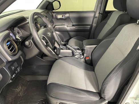 Used 2022 Toyota Tacoma TRD Sport AWD/4WD image 2