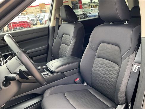 Used 2025 Nissan Pathfinder SV AWD/4WD image 10