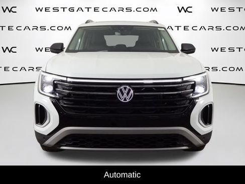 Used 2025 Volkswagen Atlas Peak Edition SE AWD/4WD image 2