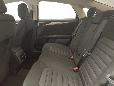 Used 2020 Ford Fusion SE image 18