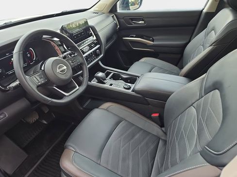 Used 2024 Nissan Pathfinder Platinum AWD/4WD image 20