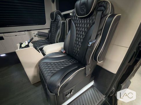 Used 2018 Mercedes-Benz Sprinter 2500 image 16