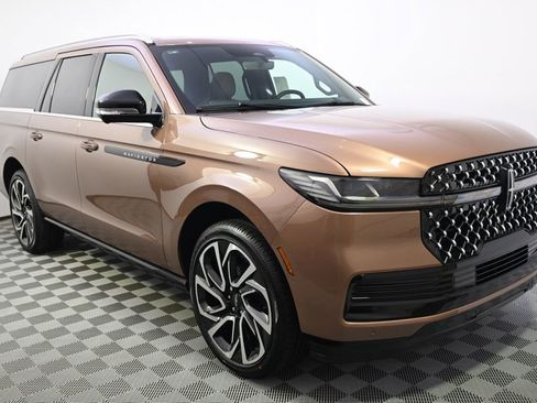 New 2026 Lincoln Navigator L Black Label AWD/4WD image 8