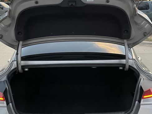 Used 2024 Hyundai Elantra Limited image 25