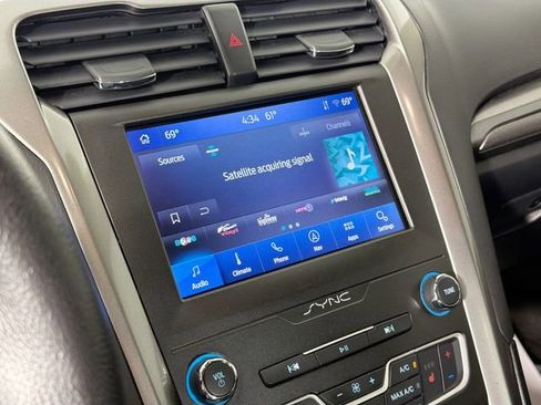 Used 2020 Ford Fusion SE AWD/4WD image 15
