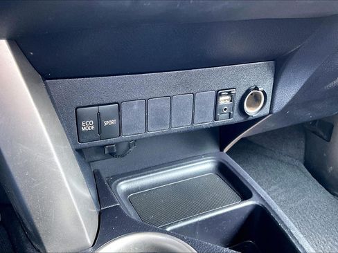 Used 2014 Toyota RAV4 LE FWD image 30