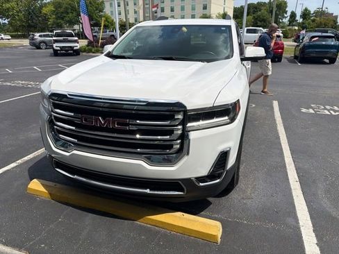 Used 2023 GMC Acadia SLT FWD image 9