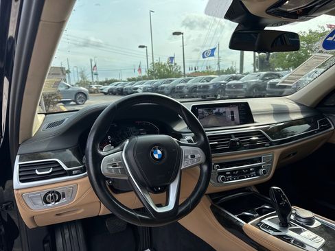 Used 2022 BMW 740i RWD image 12
