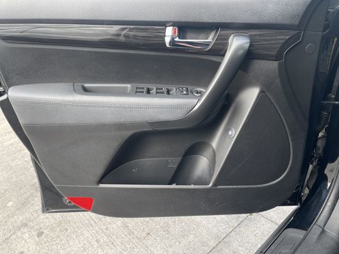 Used 2013 Kia Sorento LX image 22