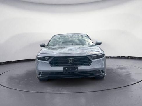Used 2017 Honda Accord Sport image 2