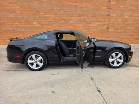 Used 2014 Ford Mustang GT image 12