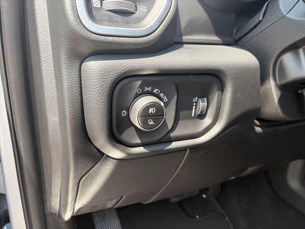 New 2027 RAM 3500 Big Horn AWD/4WD image 19