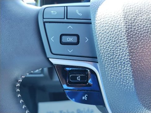 Used 2025 Toyota Camry SE FWD image 29