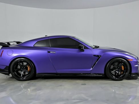 Used 2024 Nissan GT-R Premium w/ Premium Interior Package AWD/4WD image 14