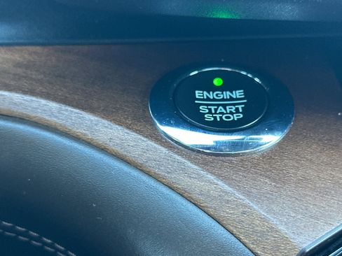 Used 2021 Ford Explorer King Ranch w/ Premium Technology Package image 24