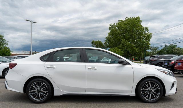 Used 2023 Kia Forte GT-Line w/ GT-Line Premium Package FWD image 5