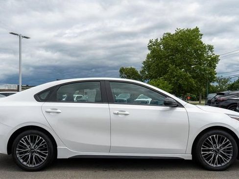 Used 2023 Kia Forte GT-Line w/ GT-Line Premium Package FWD image 5