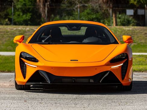 Used 2024 McLaren Artura RWD image 15