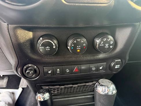 Used 2015 Jeep Wrangler Unlimited Sahara w/ Max Tow Package AWD/4WD image 29