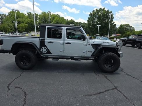 Used 2023 Jeep Gladiator Sport AWD/4WD image 7