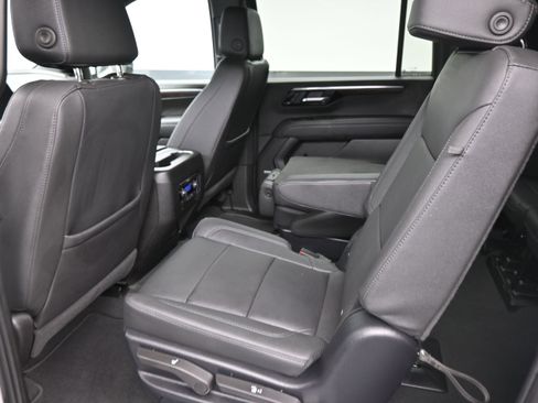 Used 2025 Chevrolet Suburban LT w/ Comfort Package AWD/4WD image 17