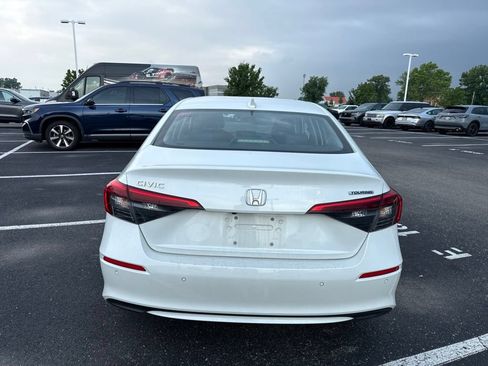Used 2022 Honda Civic Touring image 11
