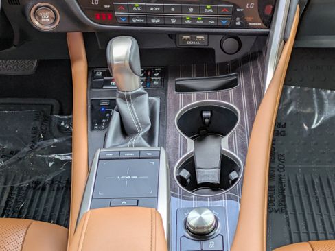 Used 2022 Lexus RX 350 FWD w/ Luxury Package image 19