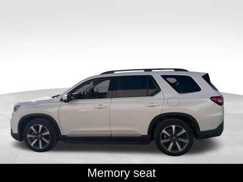 Used 2025 Honda Pilot Elite image 7