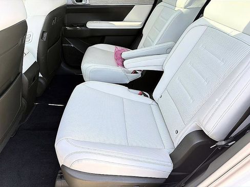 Used 2025 Hyundai Santa Fe Calligraphy AWD/4WD image 7