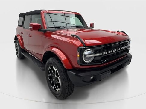 Used 2024 Ford Bronco Outer Banks AWD/4WD image 2