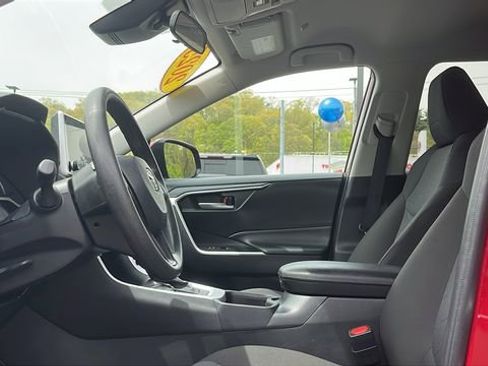Used 2025 Toyota RAV4 XLE AWD/4WD image 10