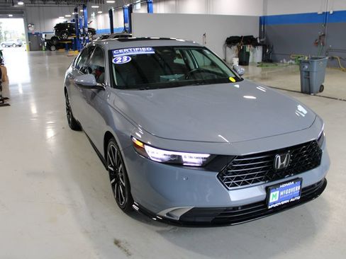 Used 2023 Honda Accord Touring image 3