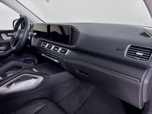 New 2026 Mercedes-Benz GLS 450 4MATIC image 33
