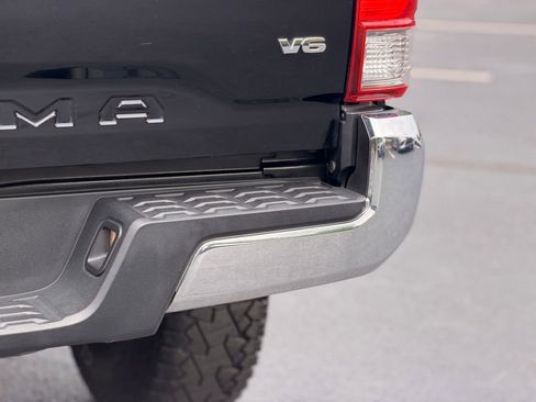 Used 2017 Toyota Tacoma TRD Off-Road w/ Tow Package (A/T) AWD/4WD image 14