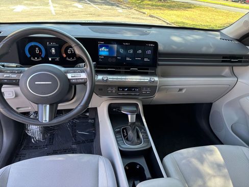 Used 2025 Hyundai Kona SEL image 28