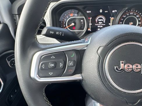 Used 2025 Jeep Wrangler Unlimited Sahara AWD/4WD image 20