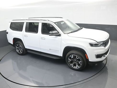 Used 2023 Jeep Wagoneer L Series III w/ Preferred Equipment Group image 59