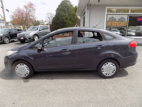 Used 2013 Ford Fiesta SE FWD image 6