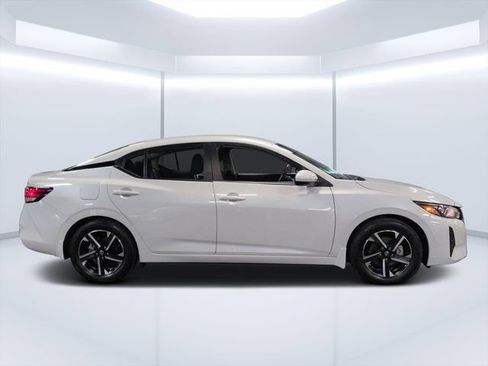 Used 2025 Nissan Sentra SV FWD image 2