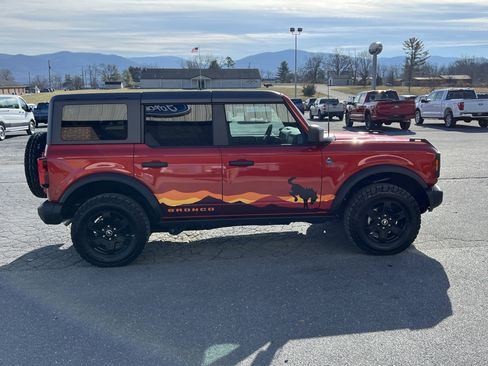 Used 2024 Ford Bronco Black Diamond image 5