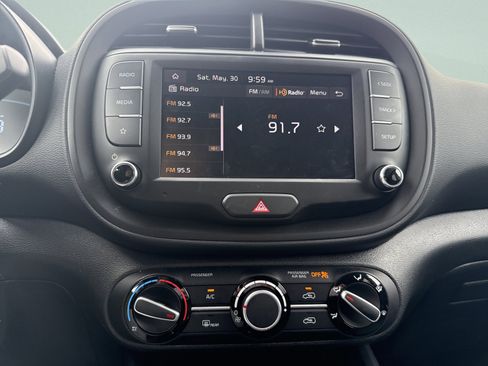 Used 2025 Kia Soul LX w/ LX Technology Package FWD image 25
