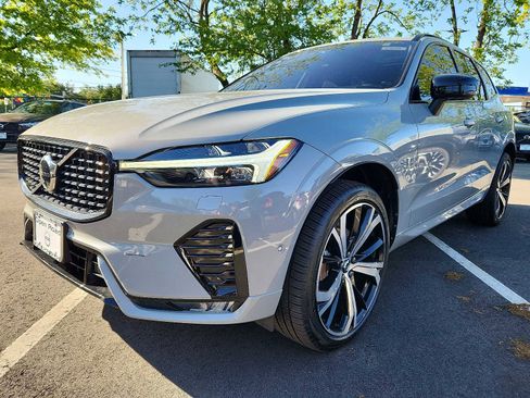 Certified 2024 Volvo XC60 B5 Ultimate w/ Protection Package Premier AWD/4WD image 3