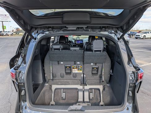 Used 2025 Toyota Sienna XSE w/ XSE Premium Package image 24