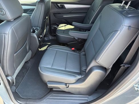 Used 2025 Buick Enclave Preferred FWD image 11
